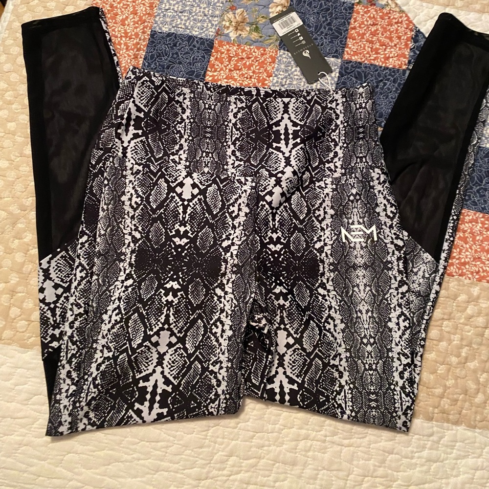 Snake skin print leggings, never worn,